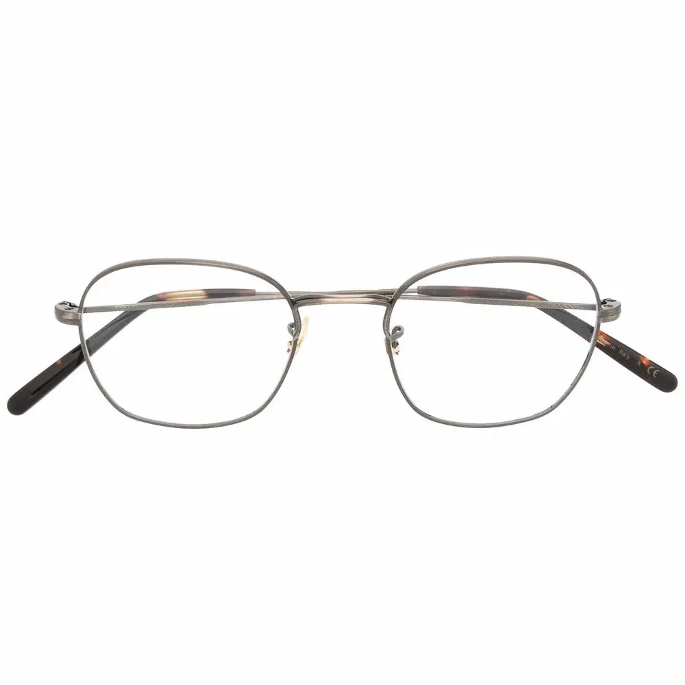 Очки в круглой оправе