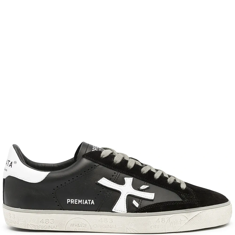 Кроссовки с нашивкой-логотипом