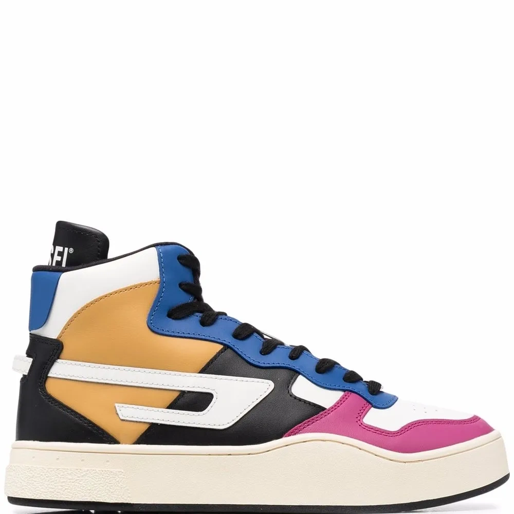 Высокие кроссовки