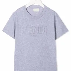 футболка с тисненым логотипом