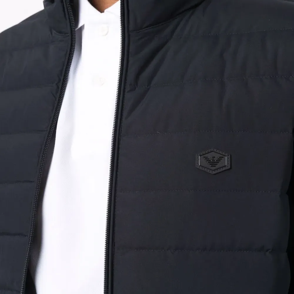 Пуховик с нашивкой-логотипом