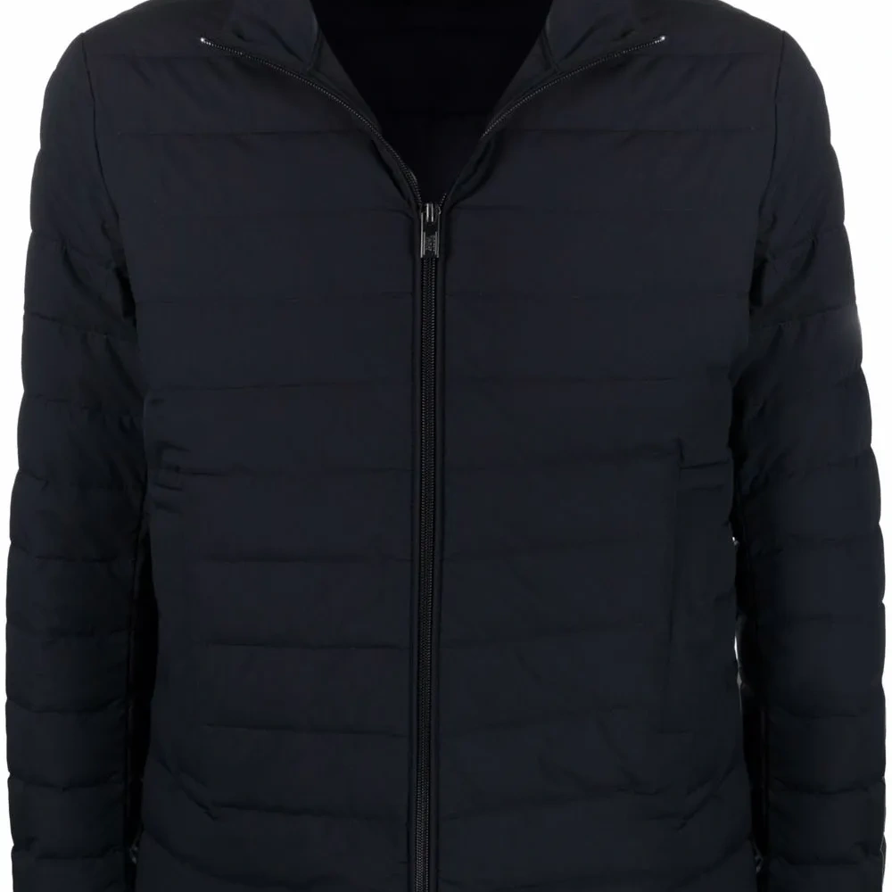 Пуховик с нашивкой-логотипом