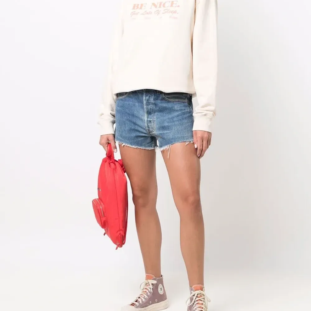 Джинсовые шорты с необработанными краями Джинсовые шорты с необработанными краями