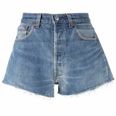 Джинсовые шорты с необработанными краями