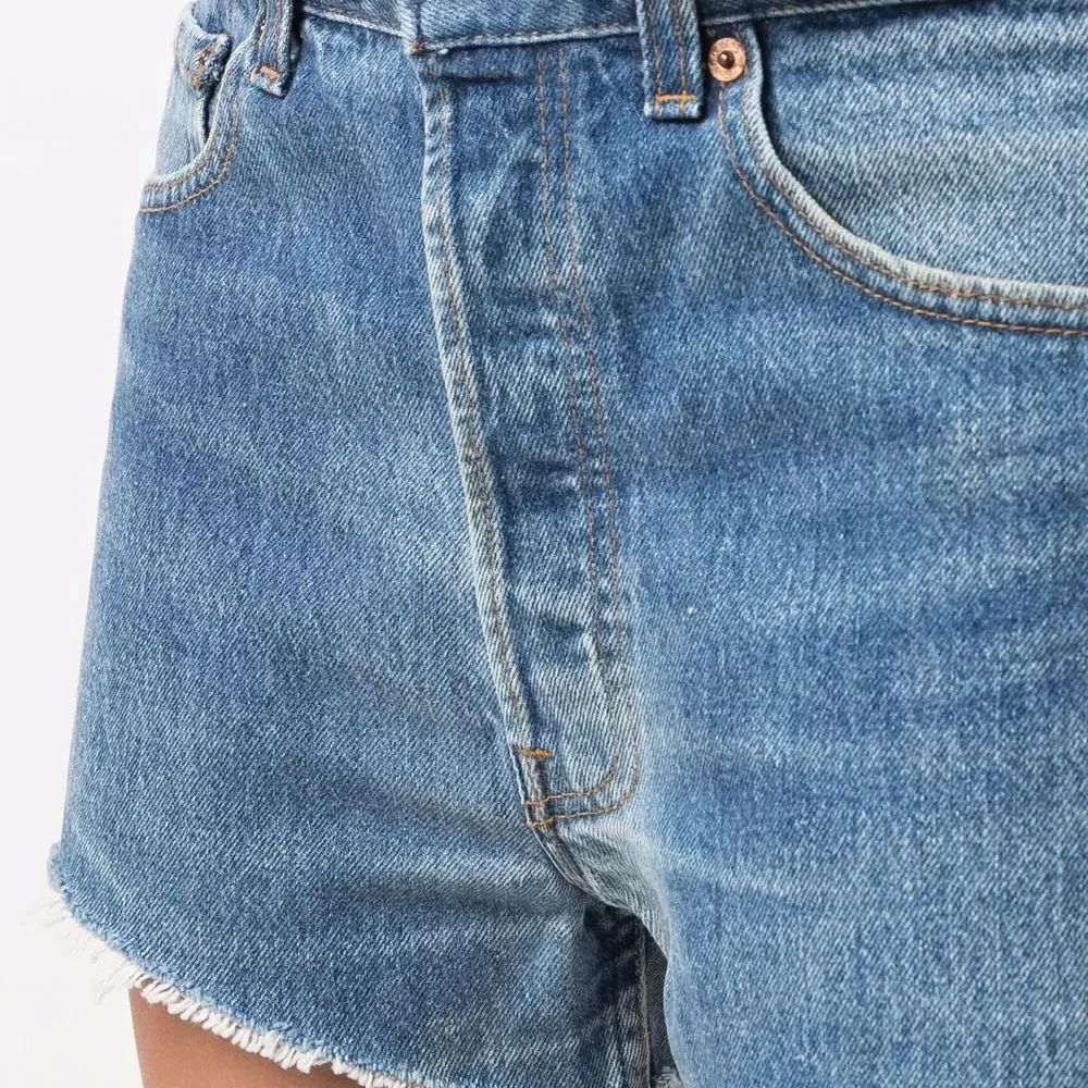 Джинсовые шорты с необработанными краями Джинсовые шорты с необработанными краями