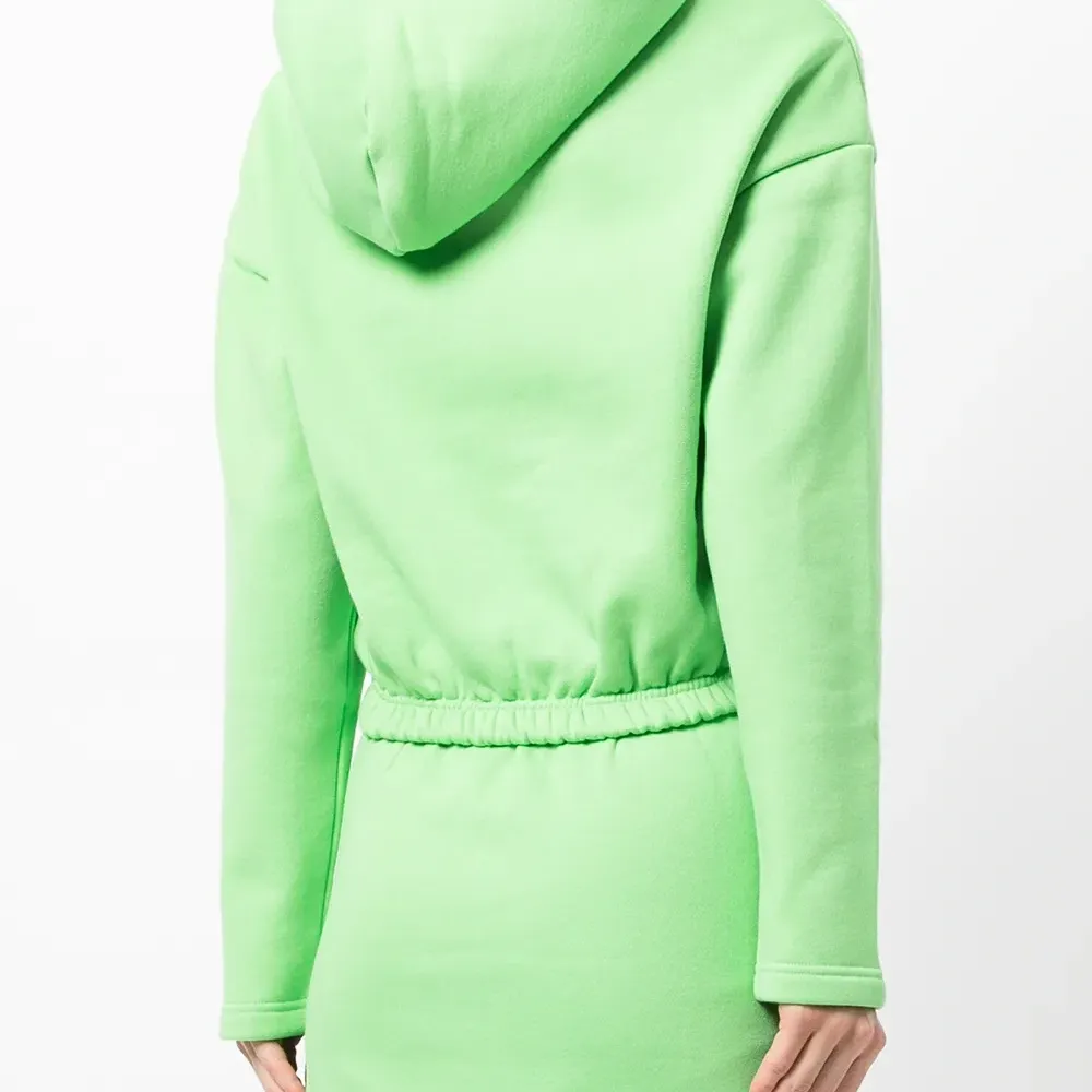 Укороченное худи с вышитым логотипом