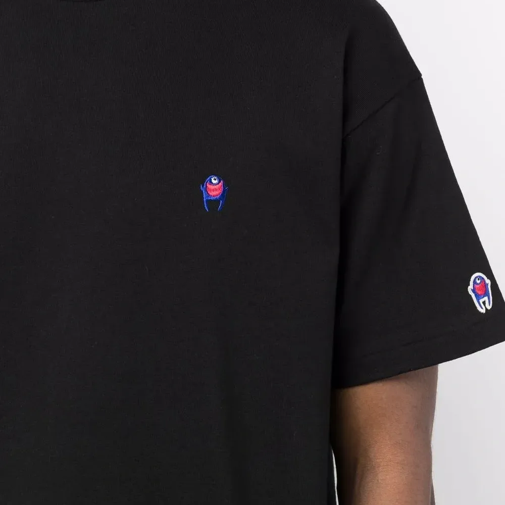 футболка с вышитым логотипом