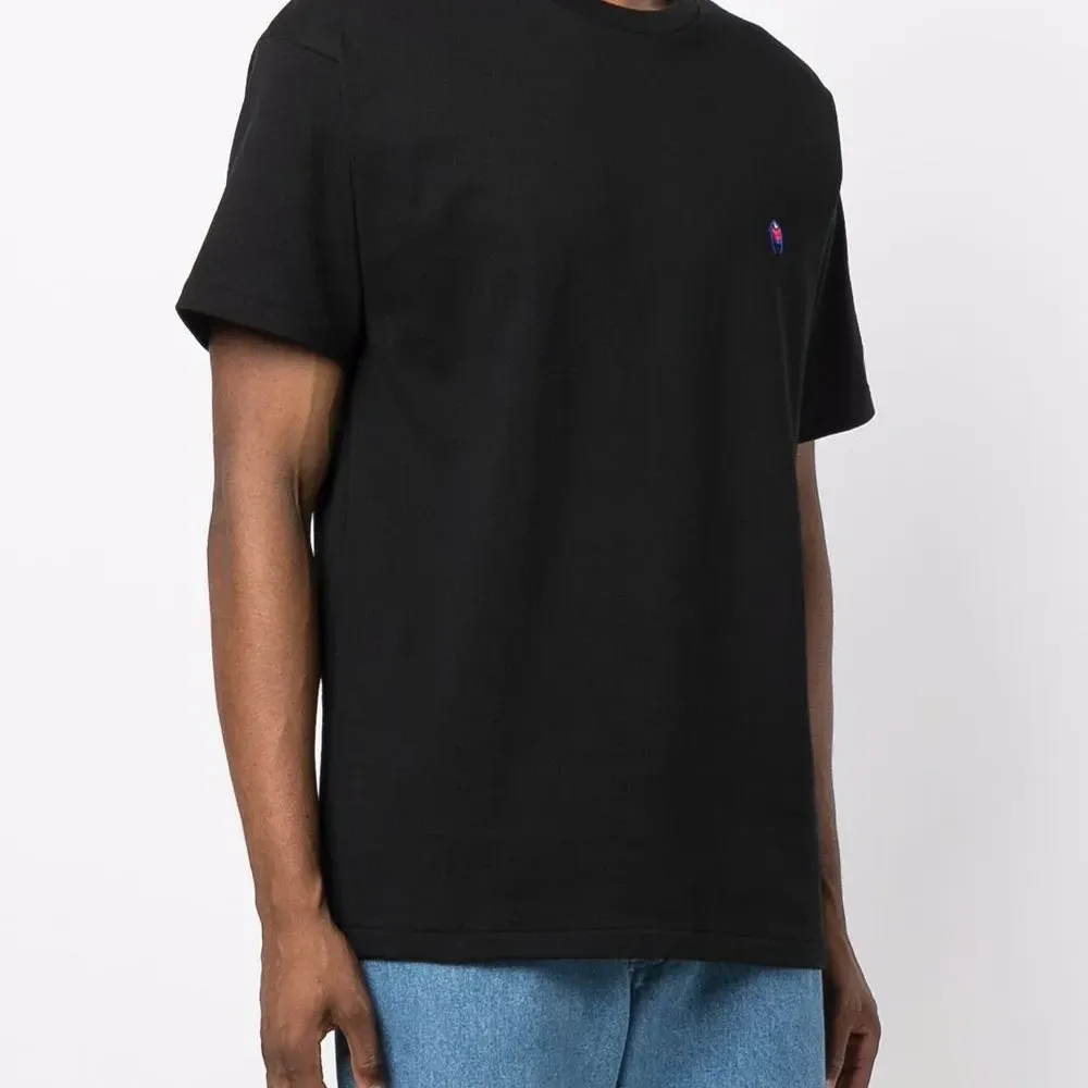 футболка с вышитым логотипом