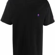 футболка с вышитым логотипом