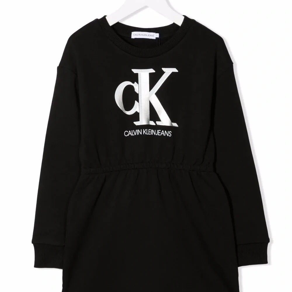 платье-свитер с логотипом