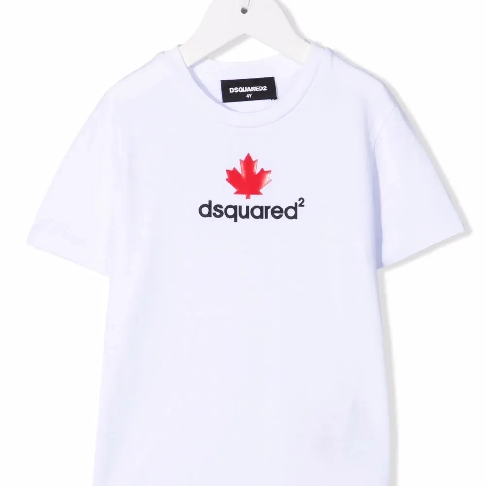 футболка с логотипом