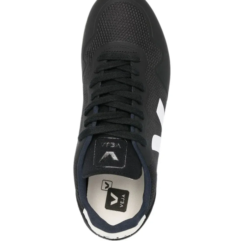 Кроссовки со вставками