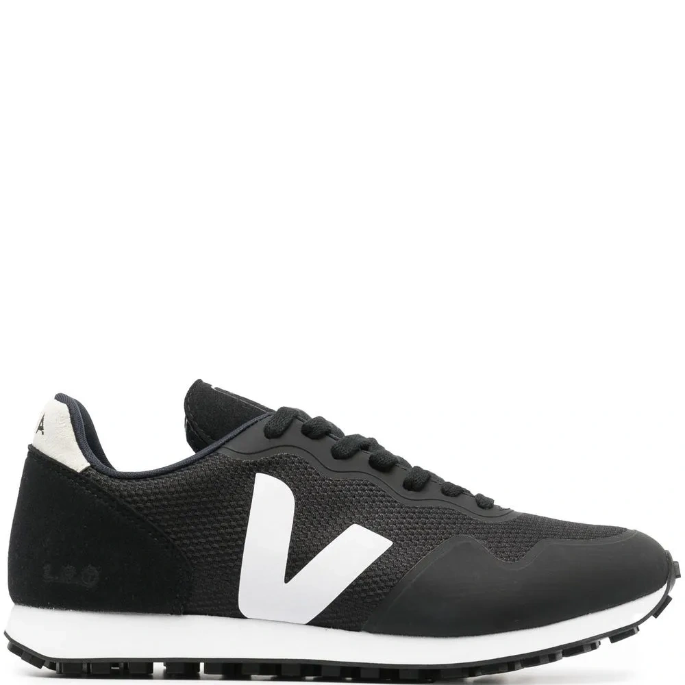 Кроссовки со вставками