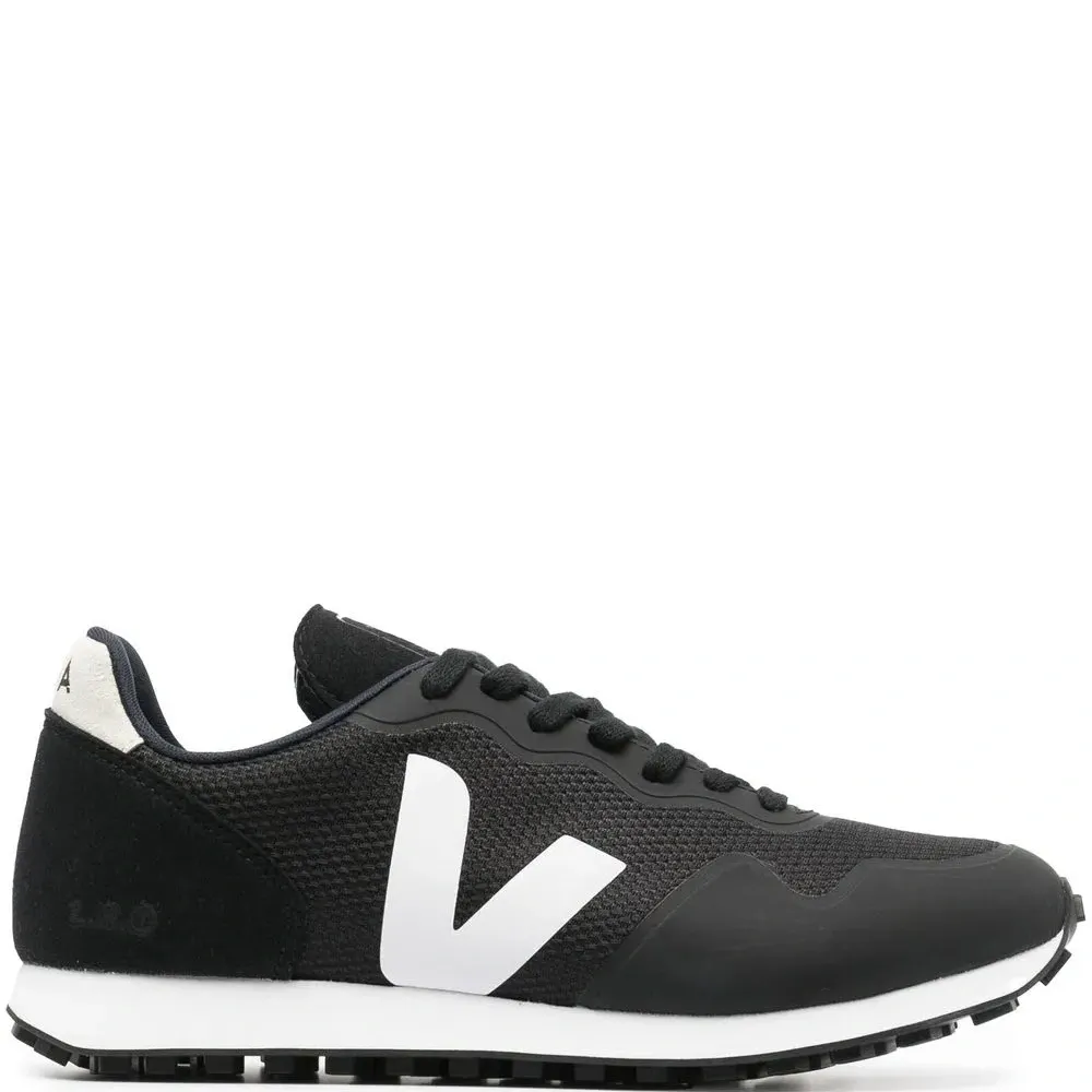 Кроссовки со вставками