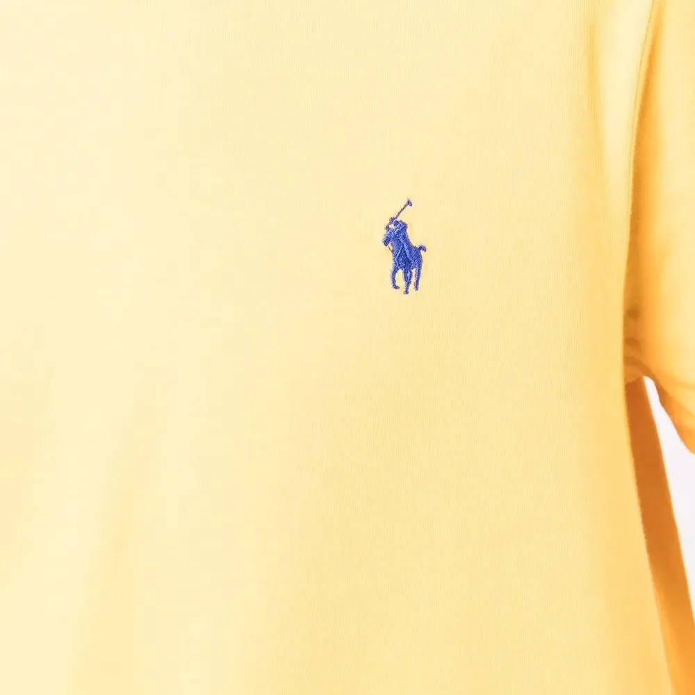 Футболка с вышитым логотипом