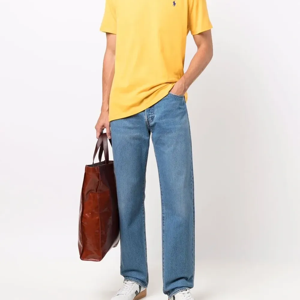 Футболка с вышитым логотипом