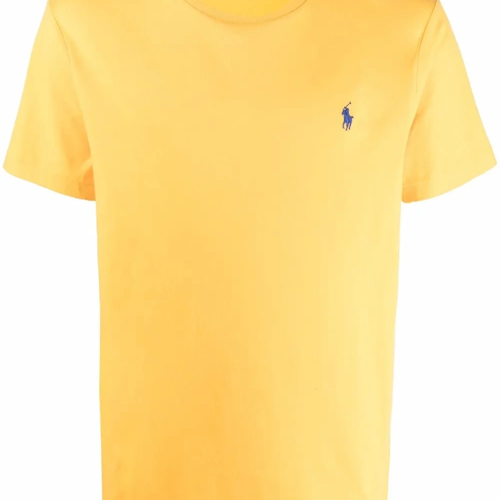 Футболка с вышитым логотипом