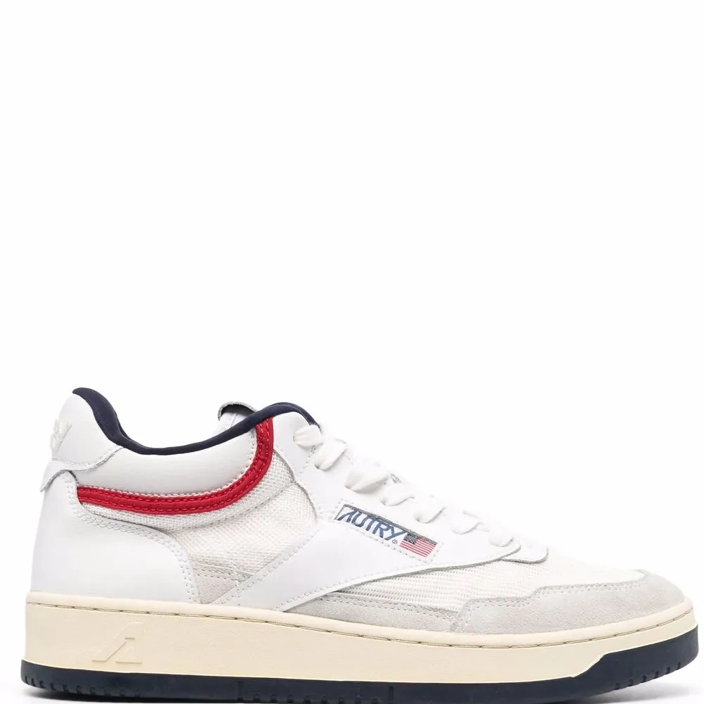 Кроссовки с нашивкой-логотипом