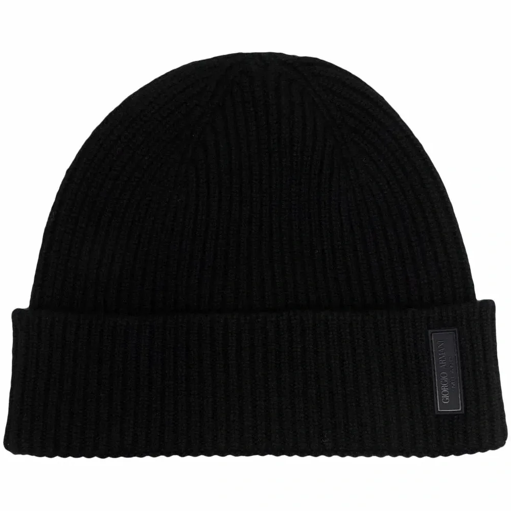 Кашемировая шапка бини с нашивкой-логотипом