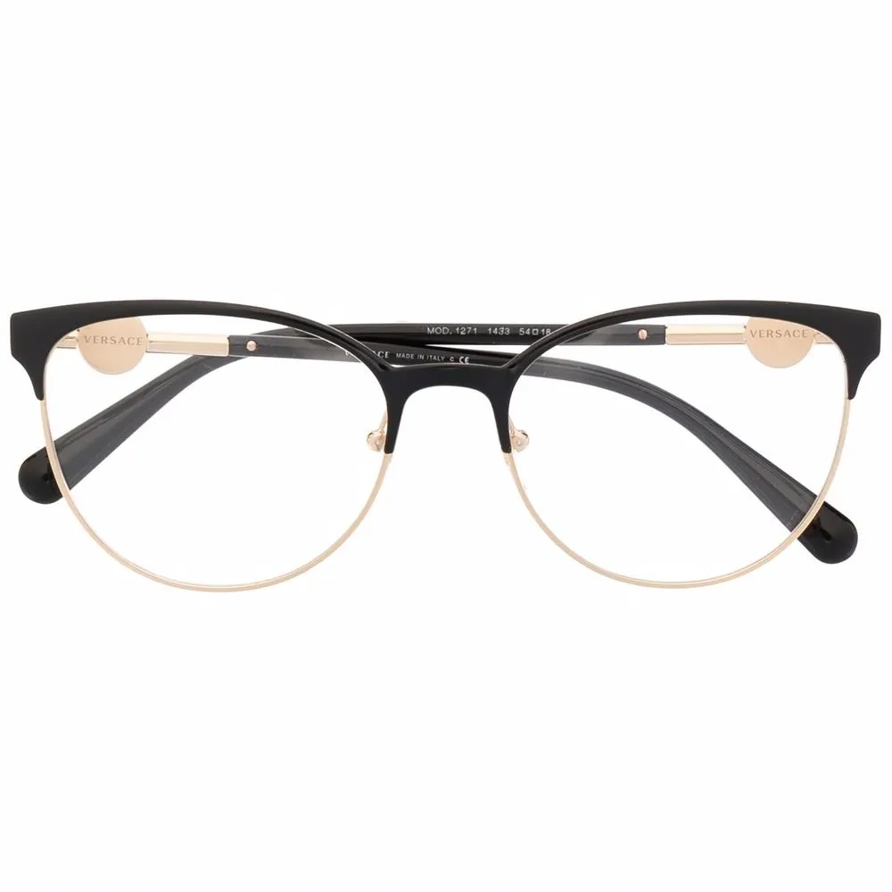 Очки в квадратной оправе