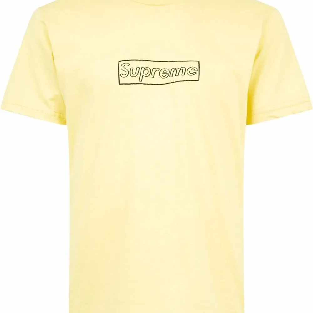 Футболка Chalk с логотипом из коллаборации с KAWS