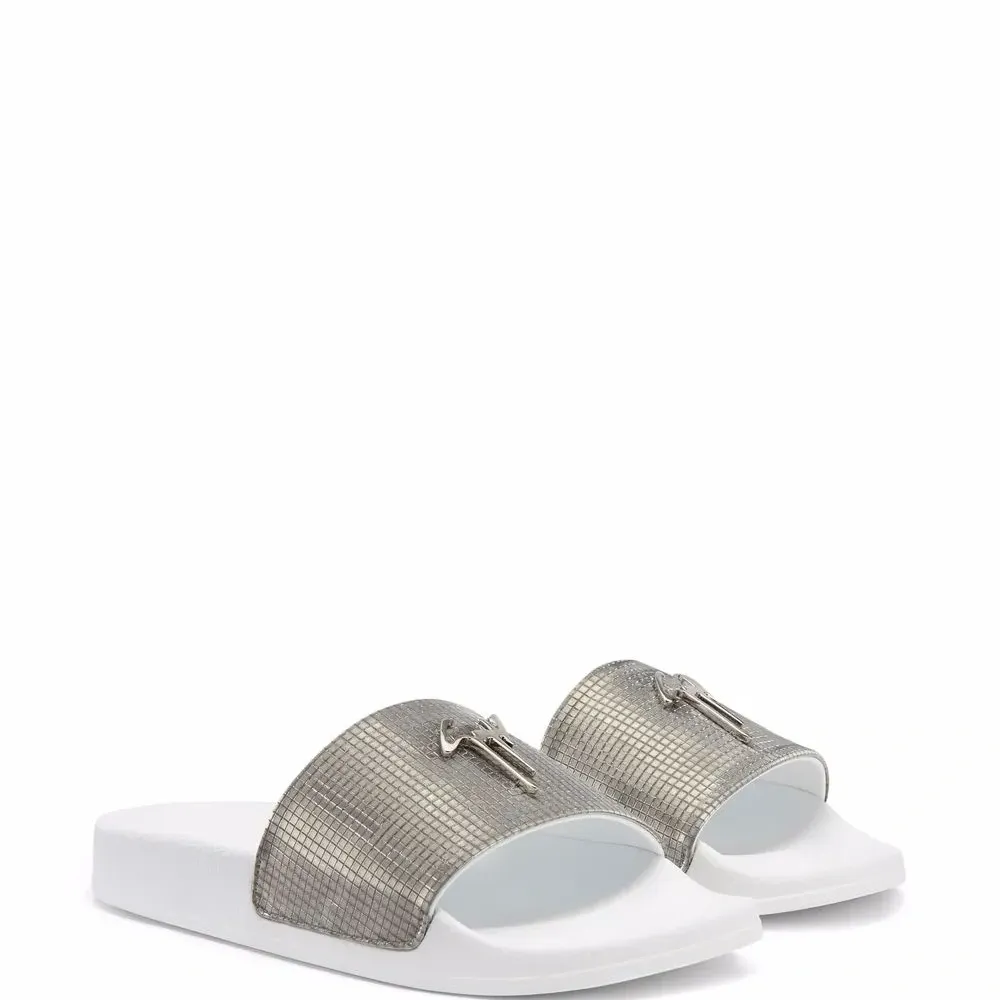 Шлепанцы Brett с эффектом металлик