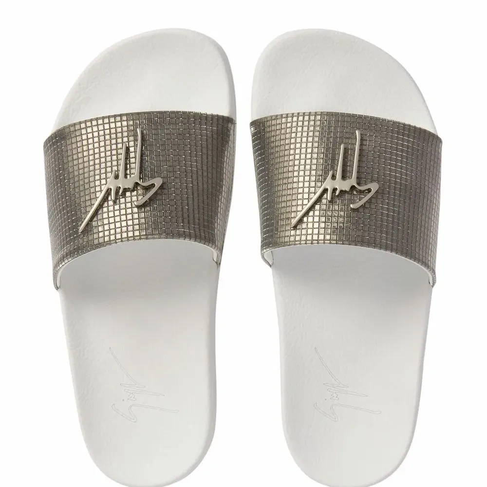 Шлепанцы Brett с эффектом металлик