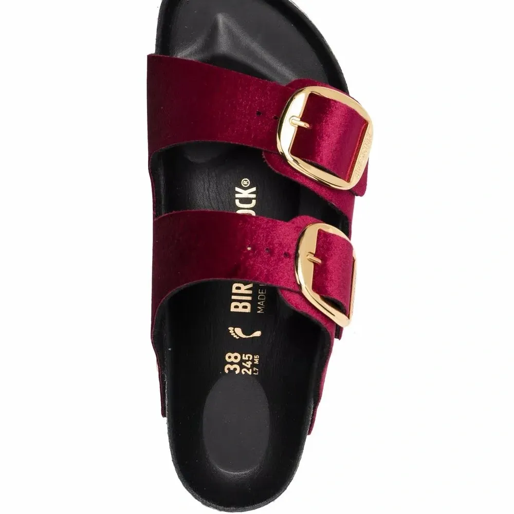 Сандалии с ремешками