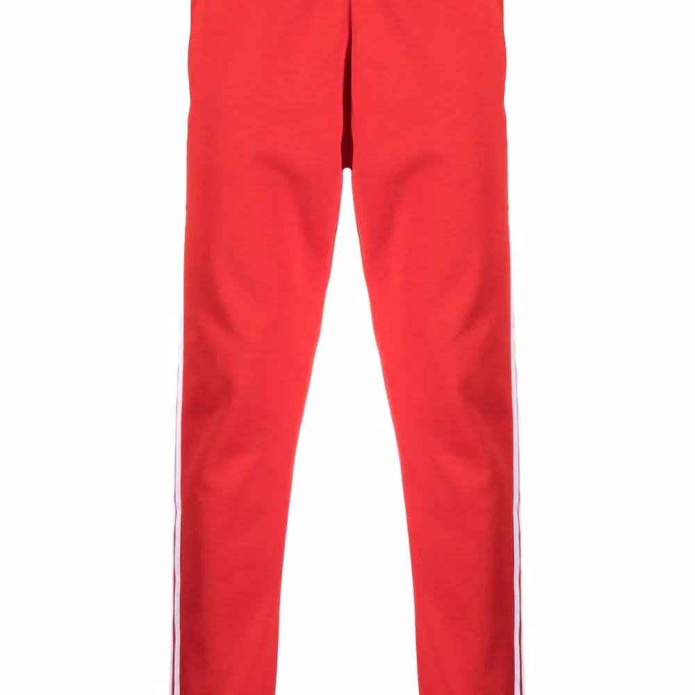 Спортивные брюки с вышитым логотипом Спортивные брюки с вышитым логотипом