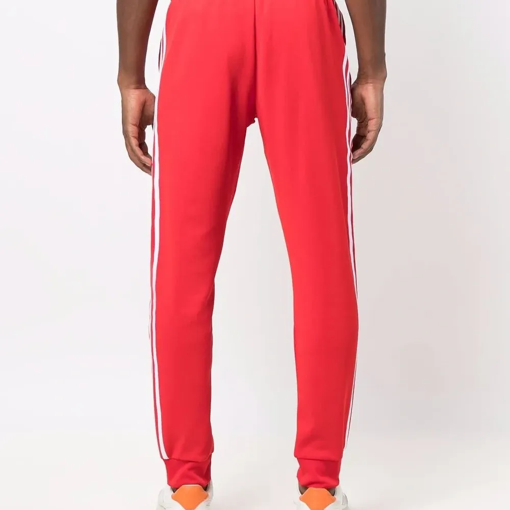 Спортивные брюки с вышитым логотипом