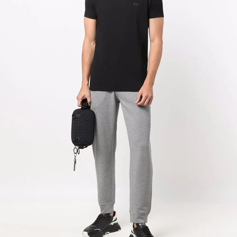 Футболка с нашивкой-логотипом