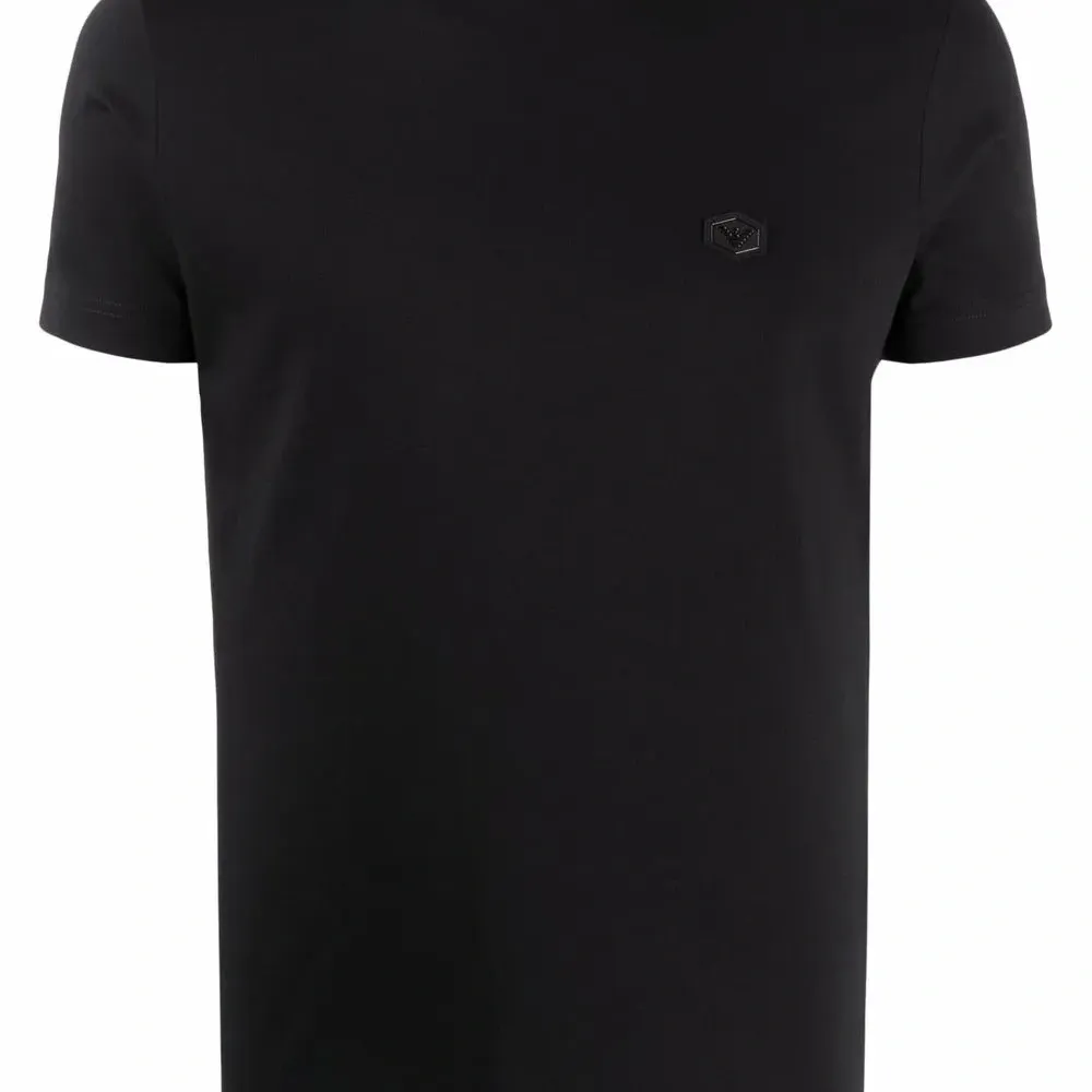 Футболка с нашивкой-логотипом