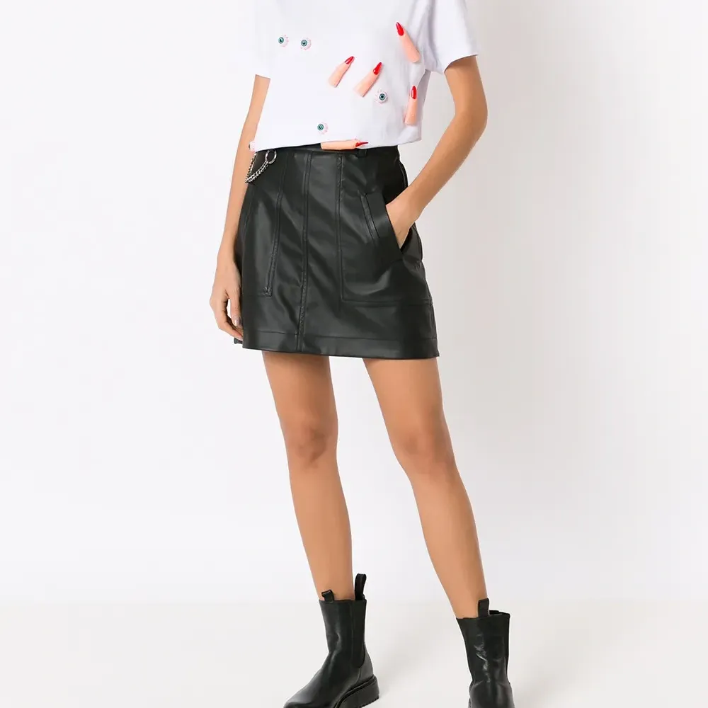 Футболка с аппликацией