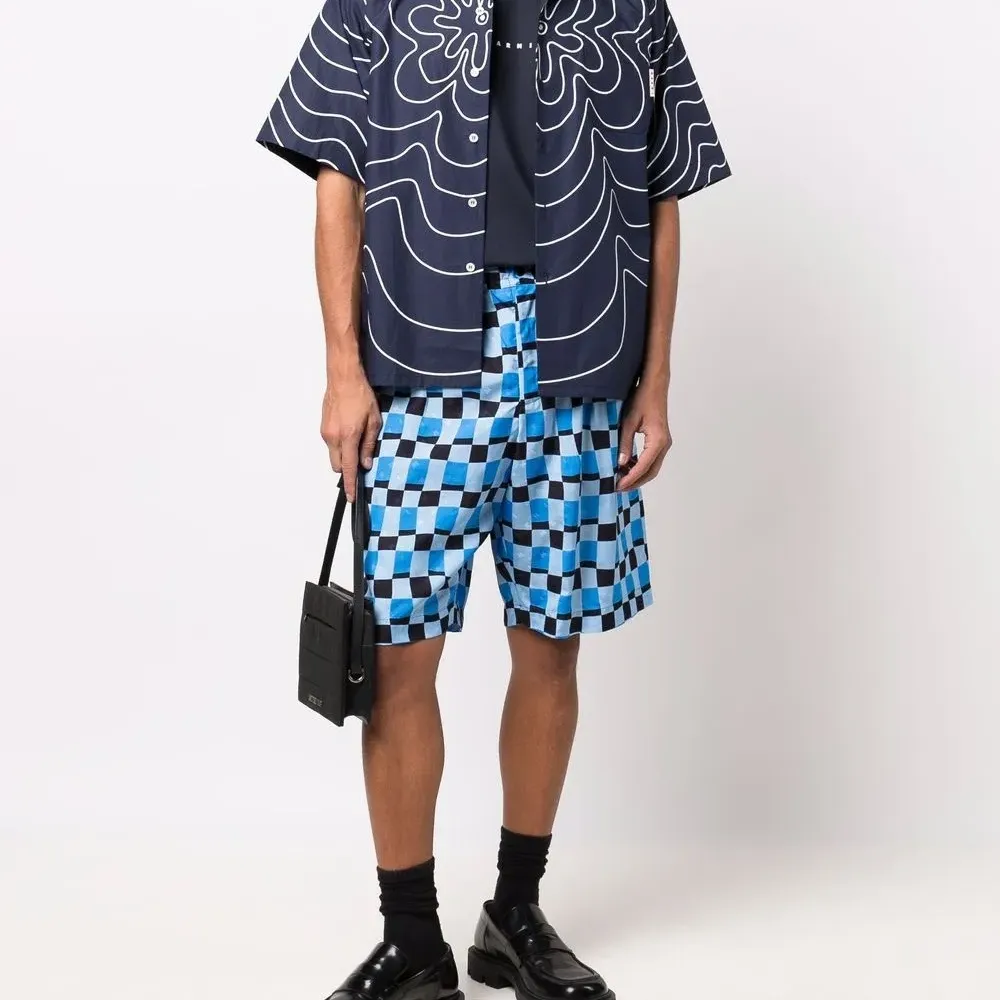 Футболка с логотипом