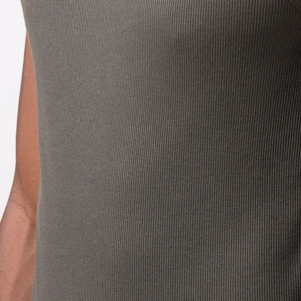 топ без рукавов