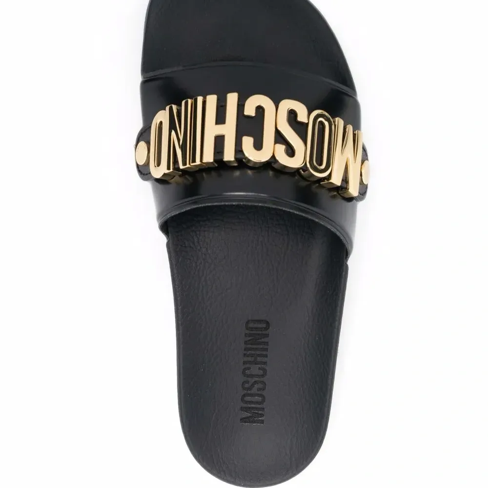 Шлепанцы с логотипом