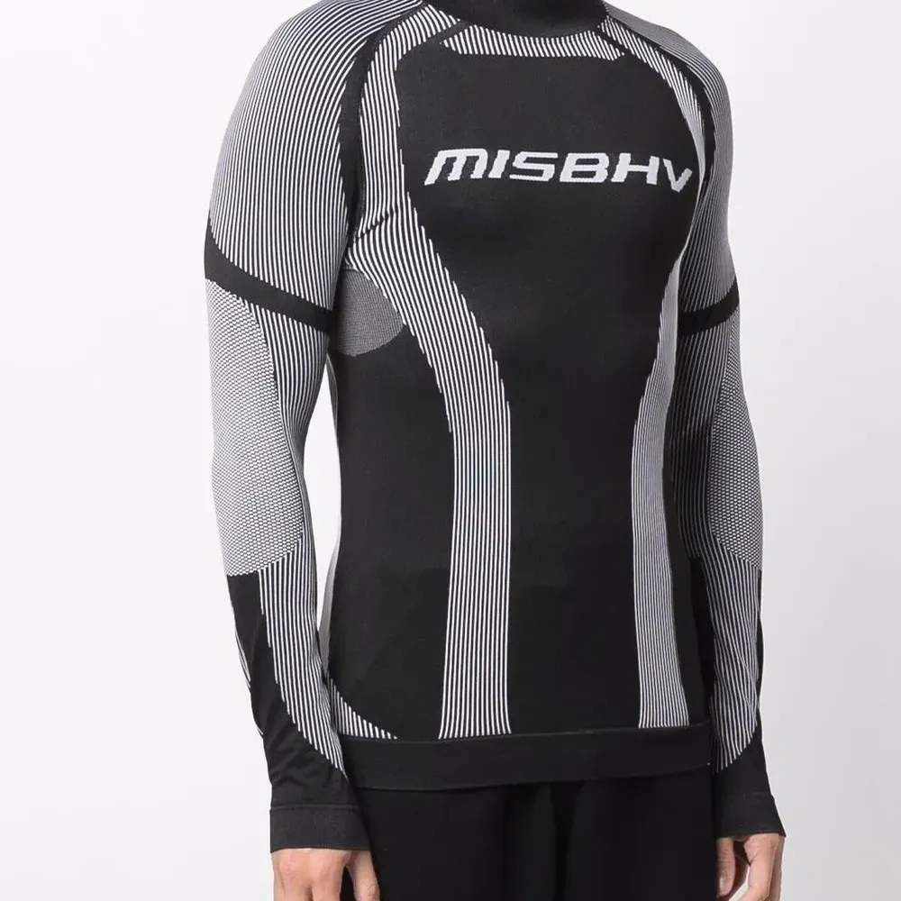 Топ с длинными рукавами и логотипом