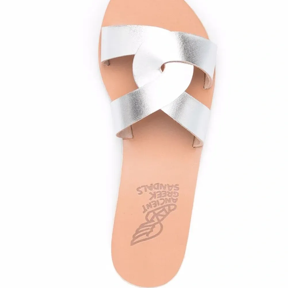 Сандалии с эффектом металлик