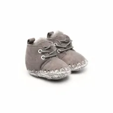 Ботинки с декоративной строчкой