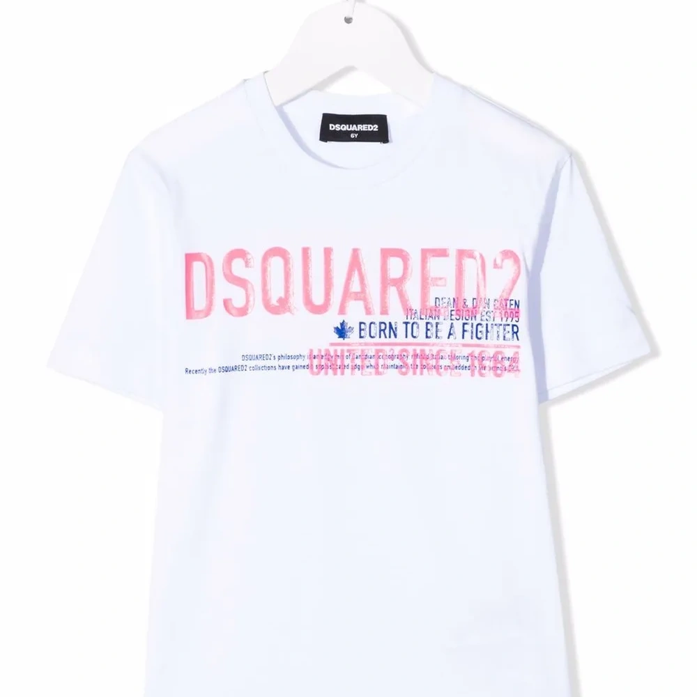 футболка с логотипом