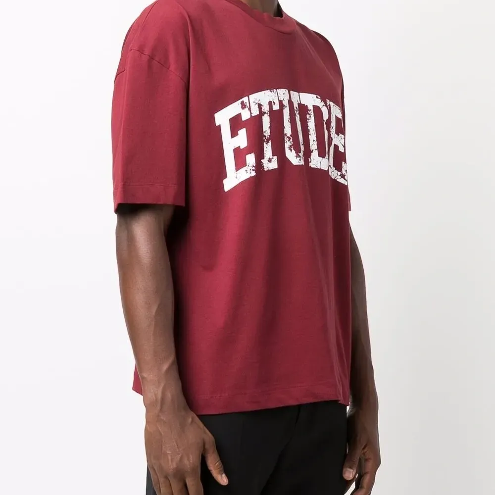 футболка с логотипом