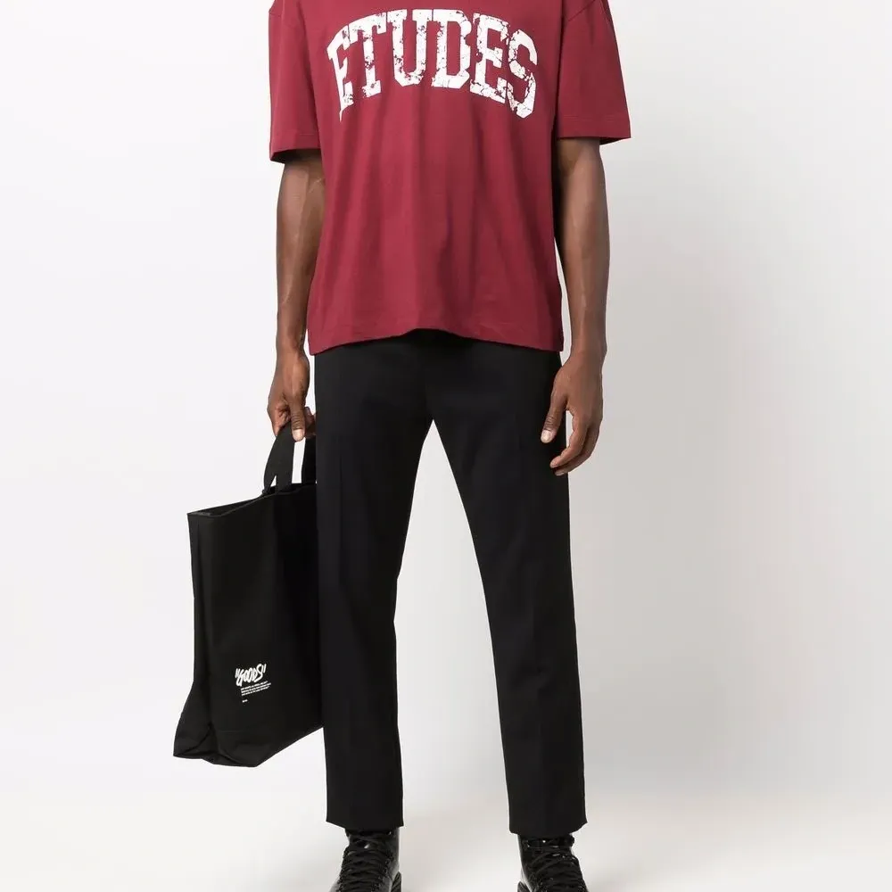 футболка с логотипом