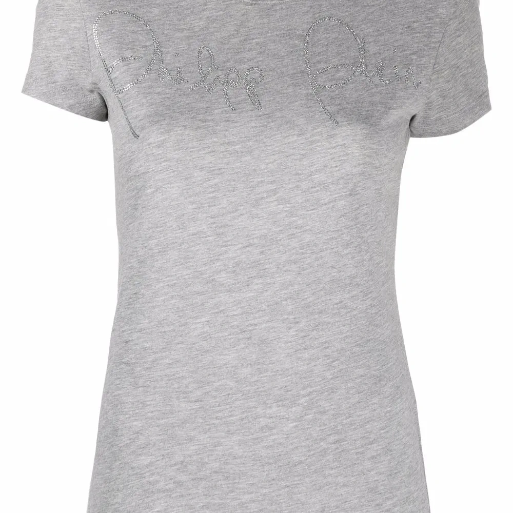 футболка с круглым вырезом