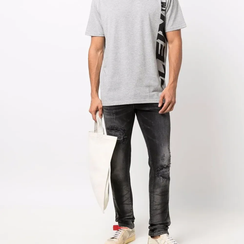 Футболка с логотипом