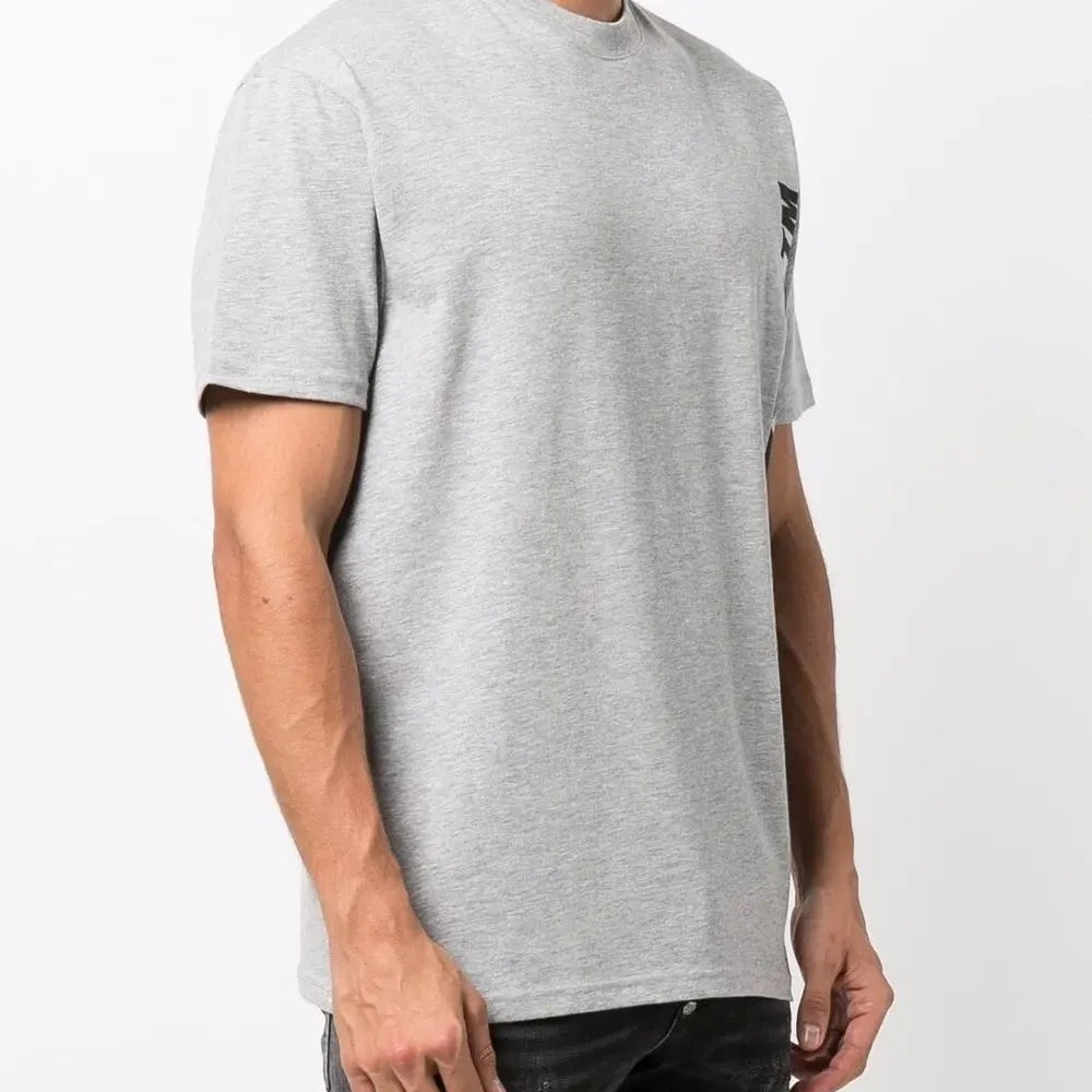 Футболка с логотипом