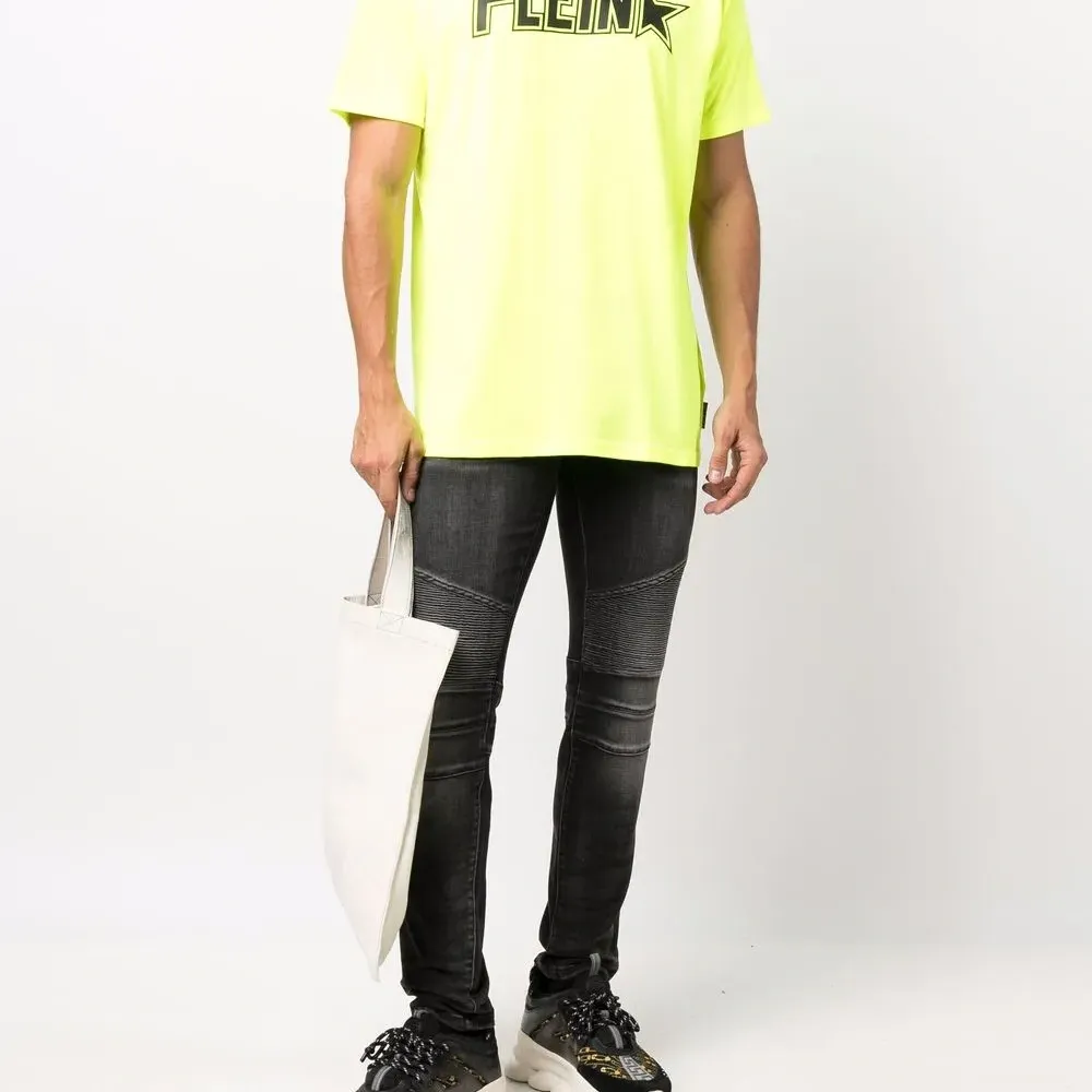 Футболка с логотипом