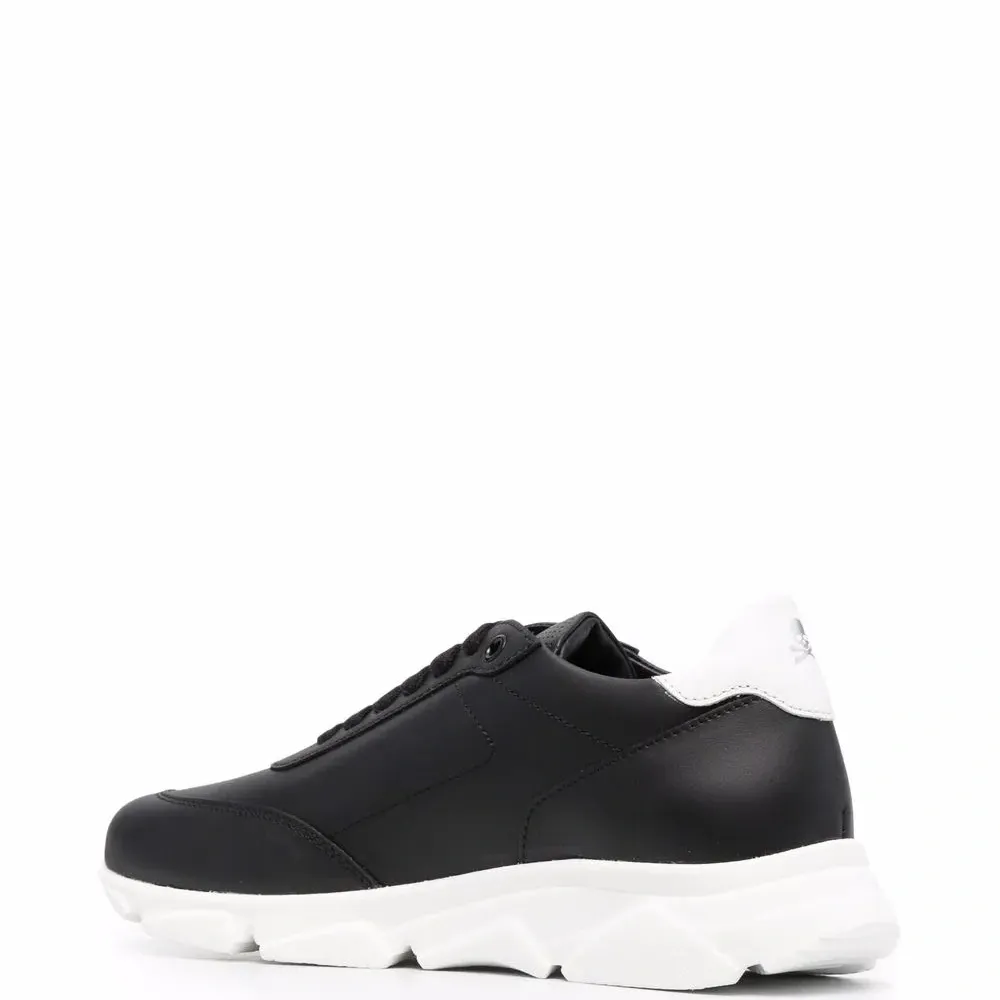 Кроссовки на шнуровке