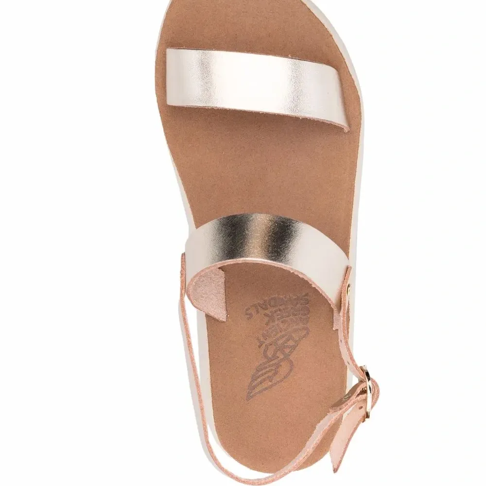 Сандалии с ремешком на пятке