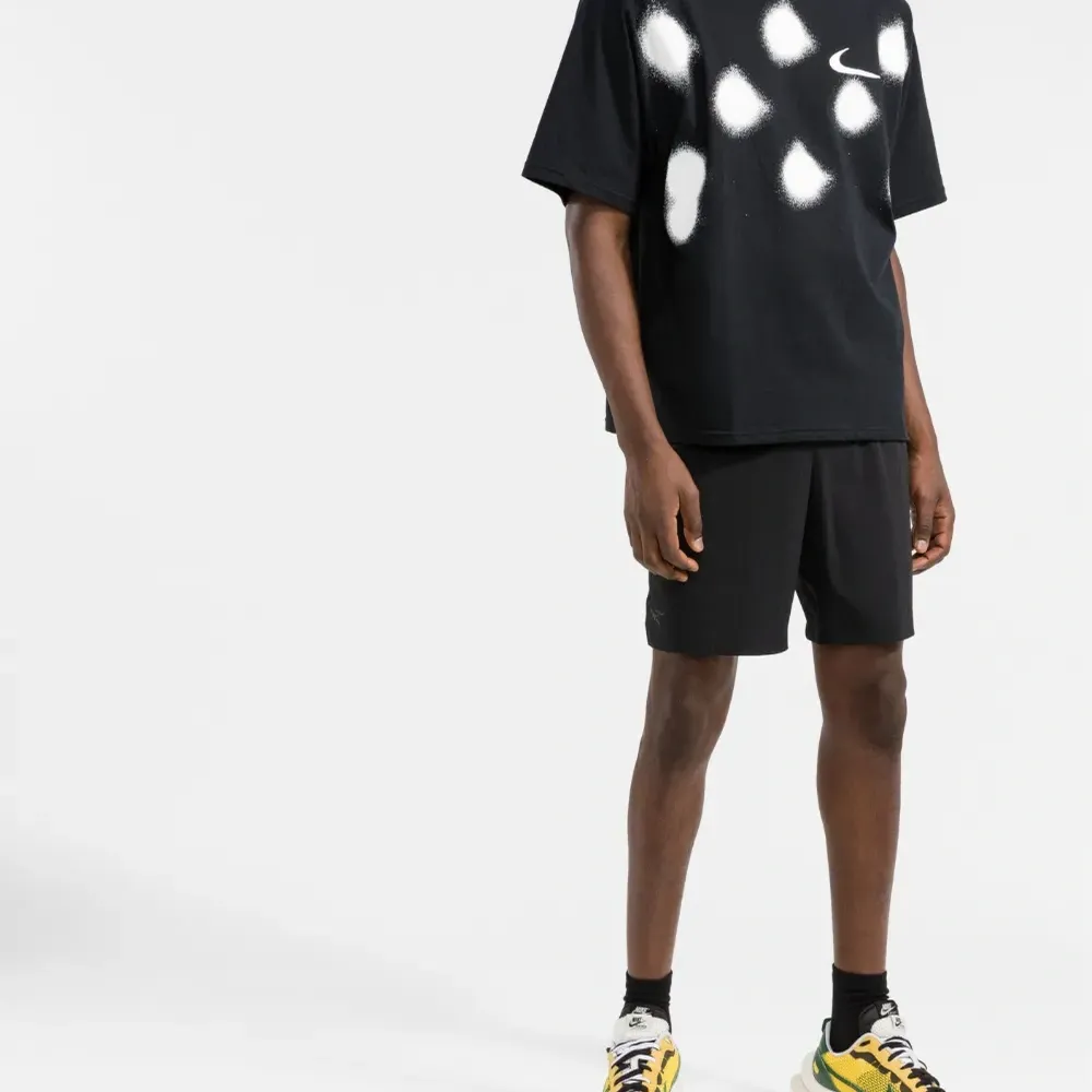 Футболка с графичным принтом