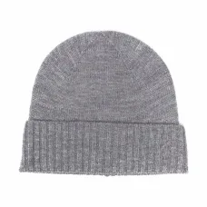 Шерстяная шапка бини в рубчик
